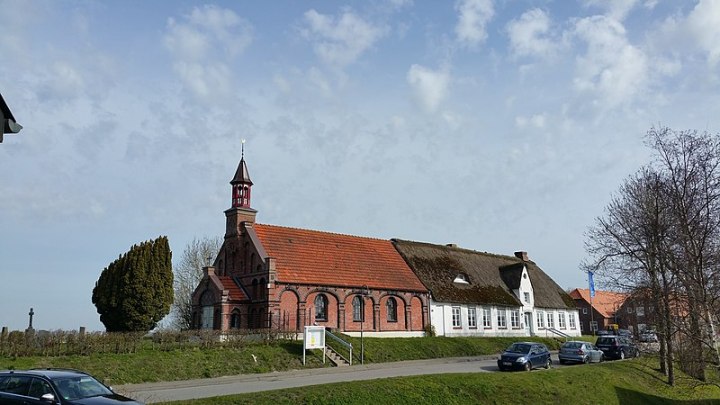 800px-20150412_103936_St._Thereasia_Nordstrand_Osterdeich